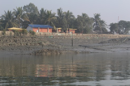 Active river bank shifting towards settlement in Kultali block